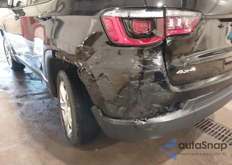 2023 Jeep Compass Latitude 4X4 z USA, uszkodzony, nr VIN 3C4NJDBN1PT558763